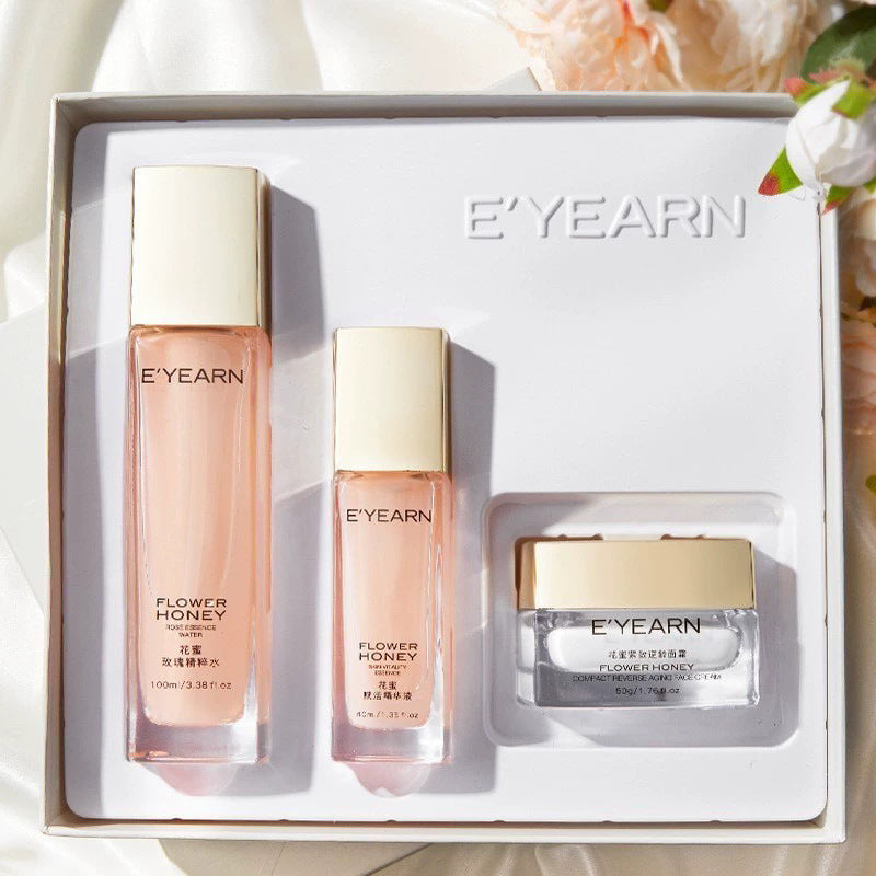 Moisturize and hydrate the face to prevent early aging