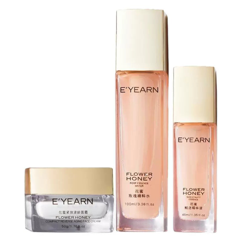 Moisturize and hydrate the face to prevent early aging